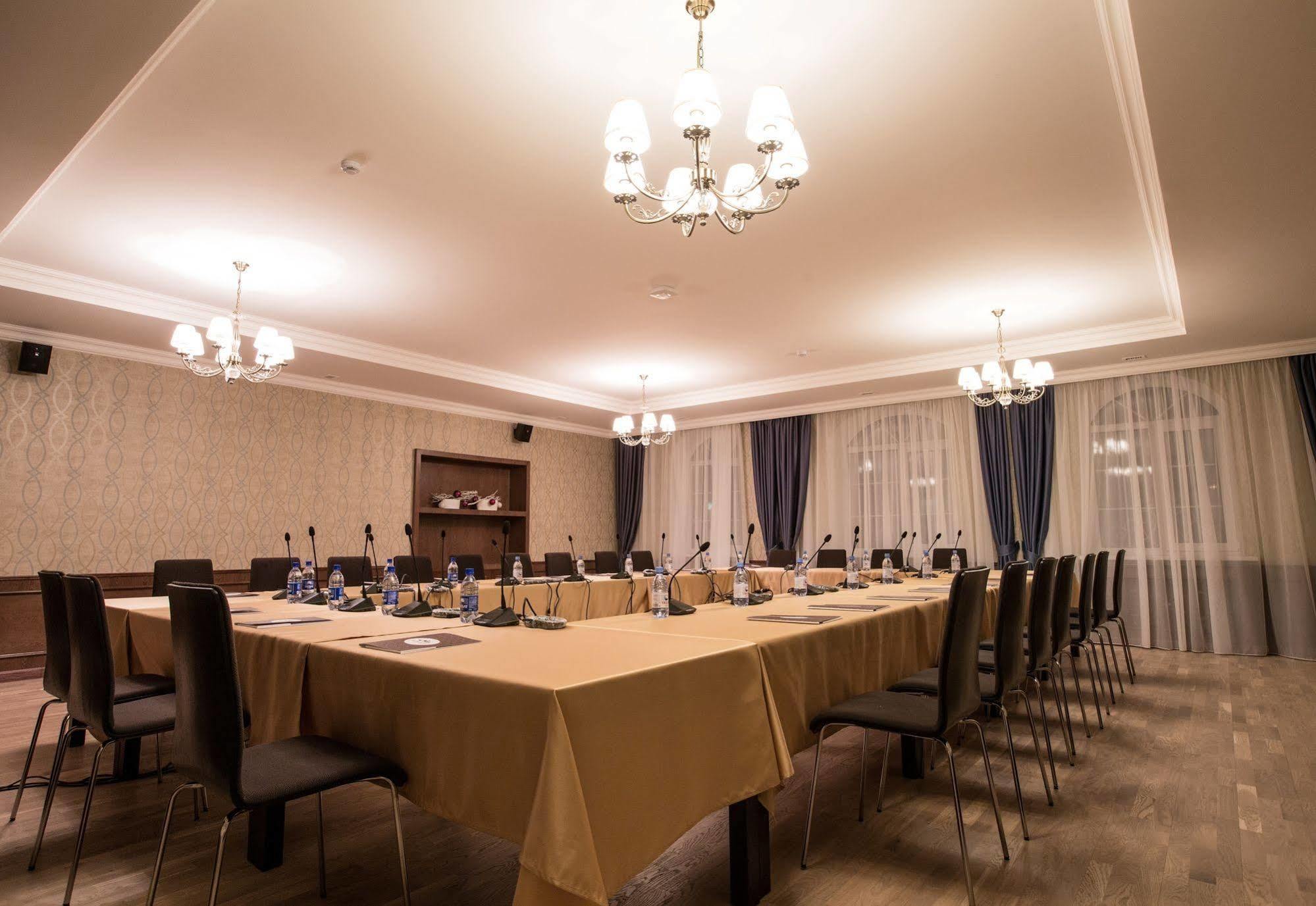 Hotel Monaco Astana Extérieur photo